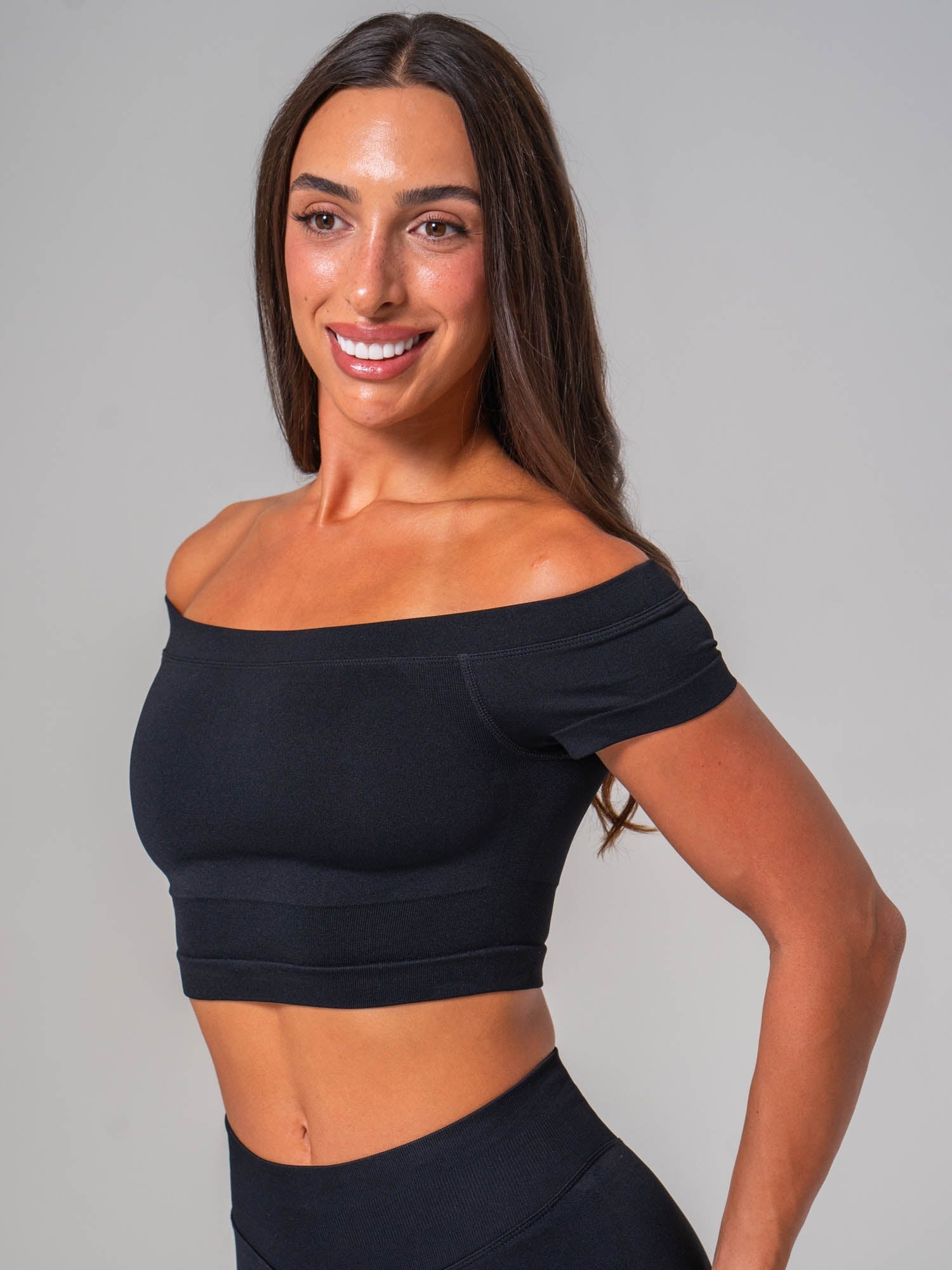 Boost Off The Shoulder Crop - Black - Ryderwear
