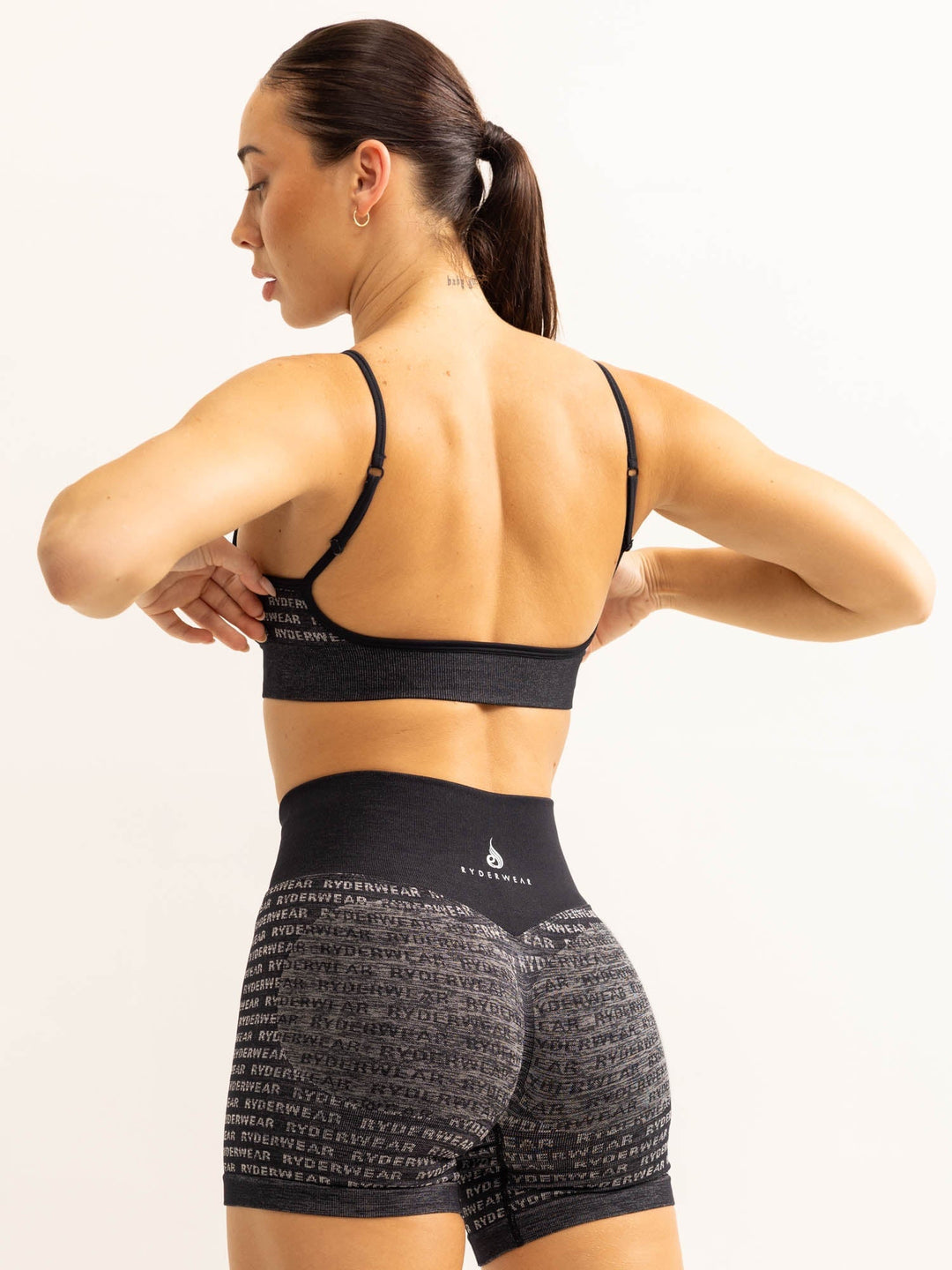 Logo Lux Seamless Sports Bra - Black Clothing Ryderwear 