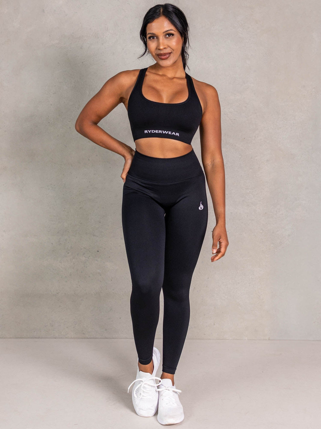 NRG Seamless Scoop Neck Sports Bra Black Ryderwear