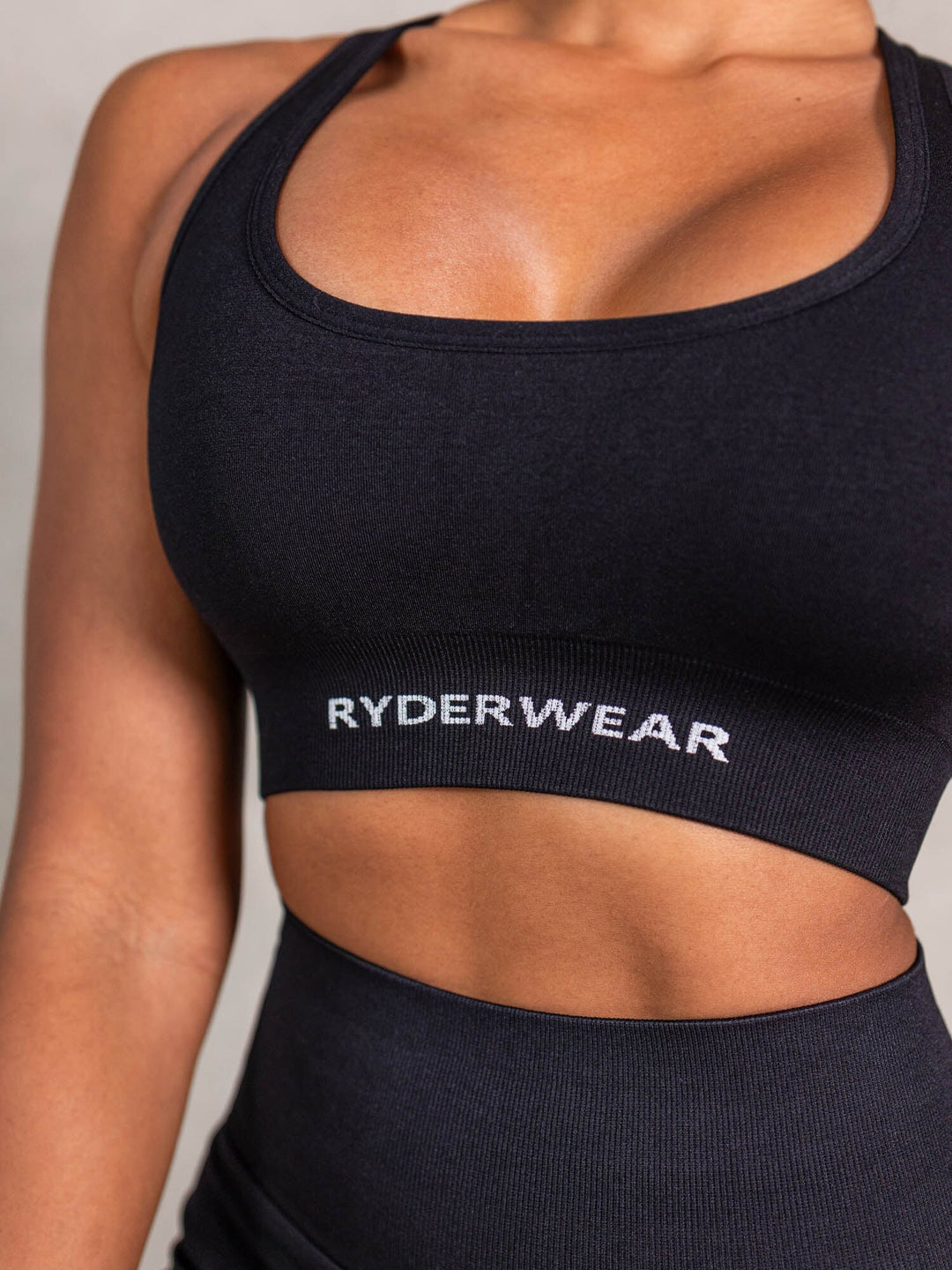 NRG Seamless Scoop Neck Sports Bra - Black Clothing Ryderwear 
