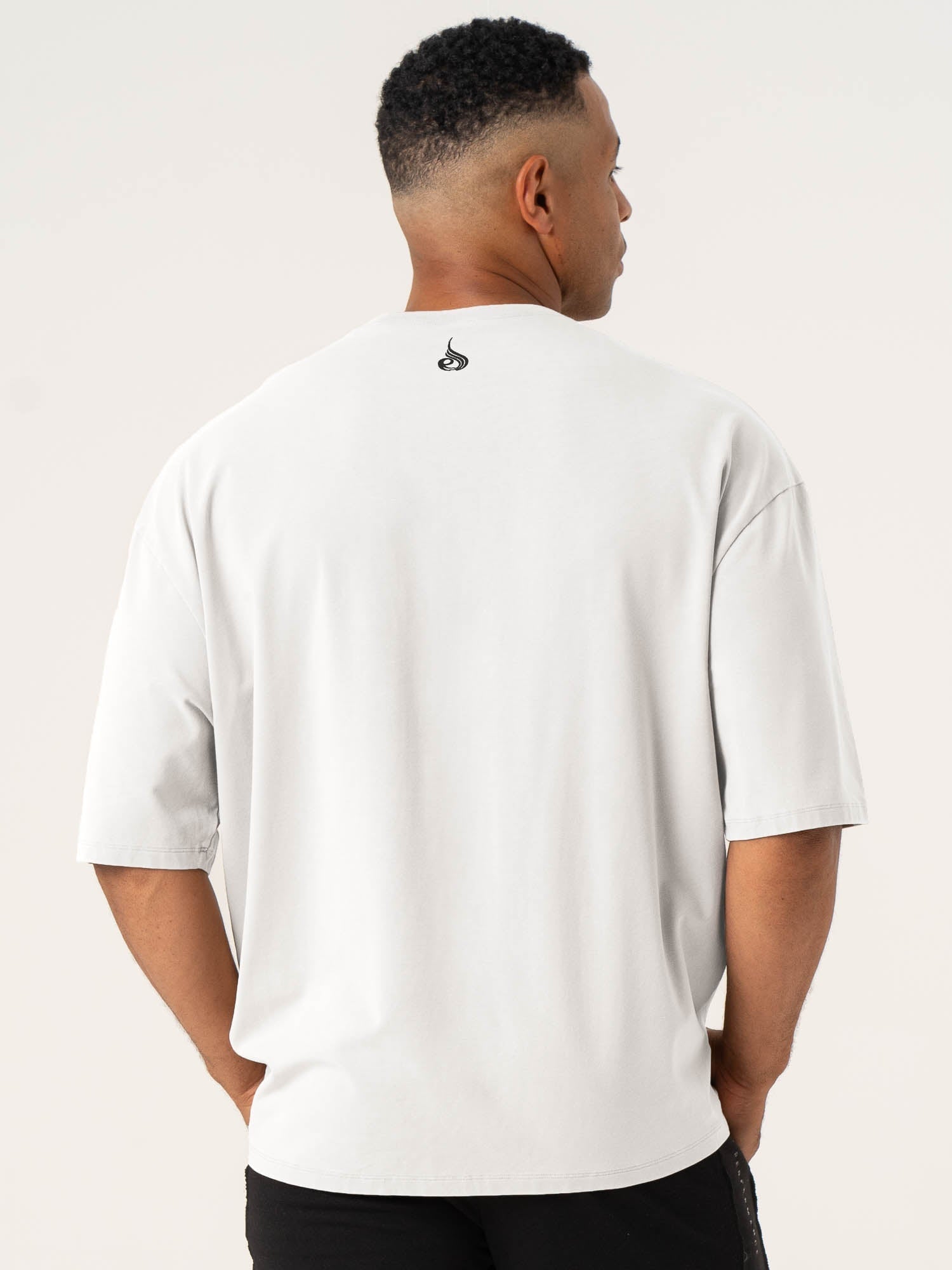Pursuit Oversized Fleece T-Shirt - White - Ryderwear