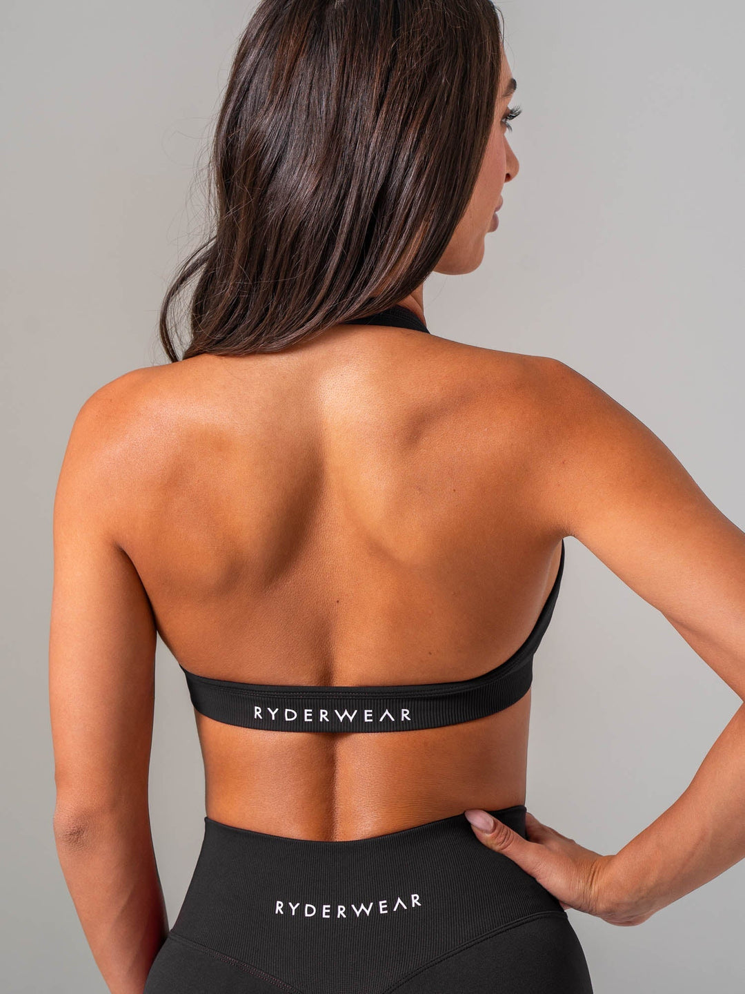 Sculpt Seamless Halter Bra - Black
