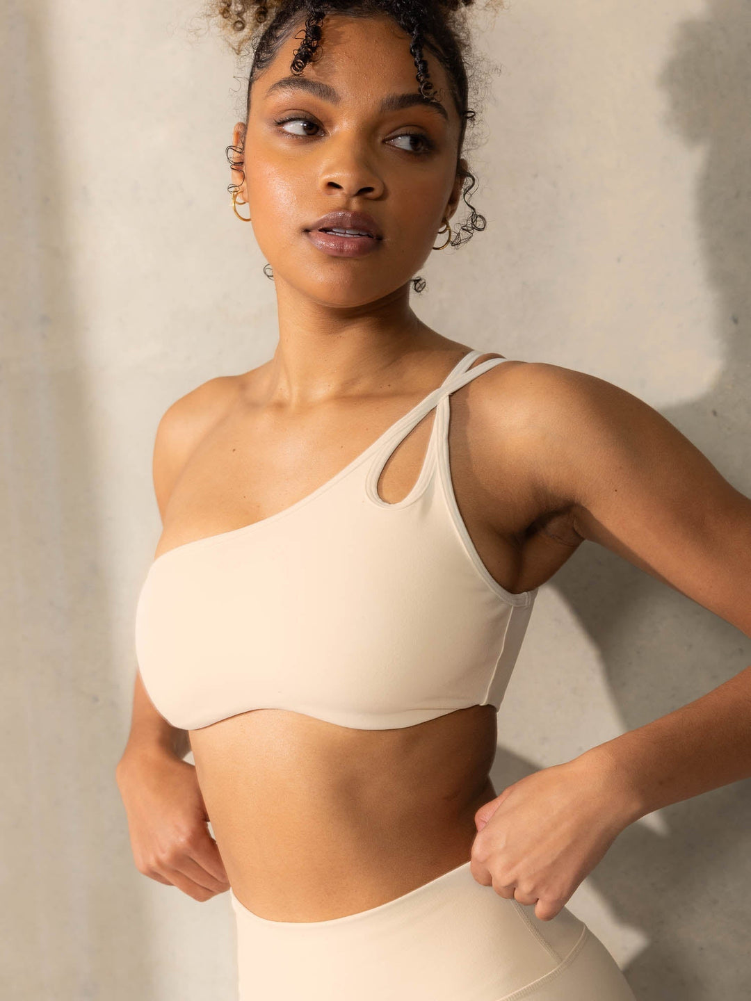 EMPOWER ONE SHOULDER SPORTS BRA