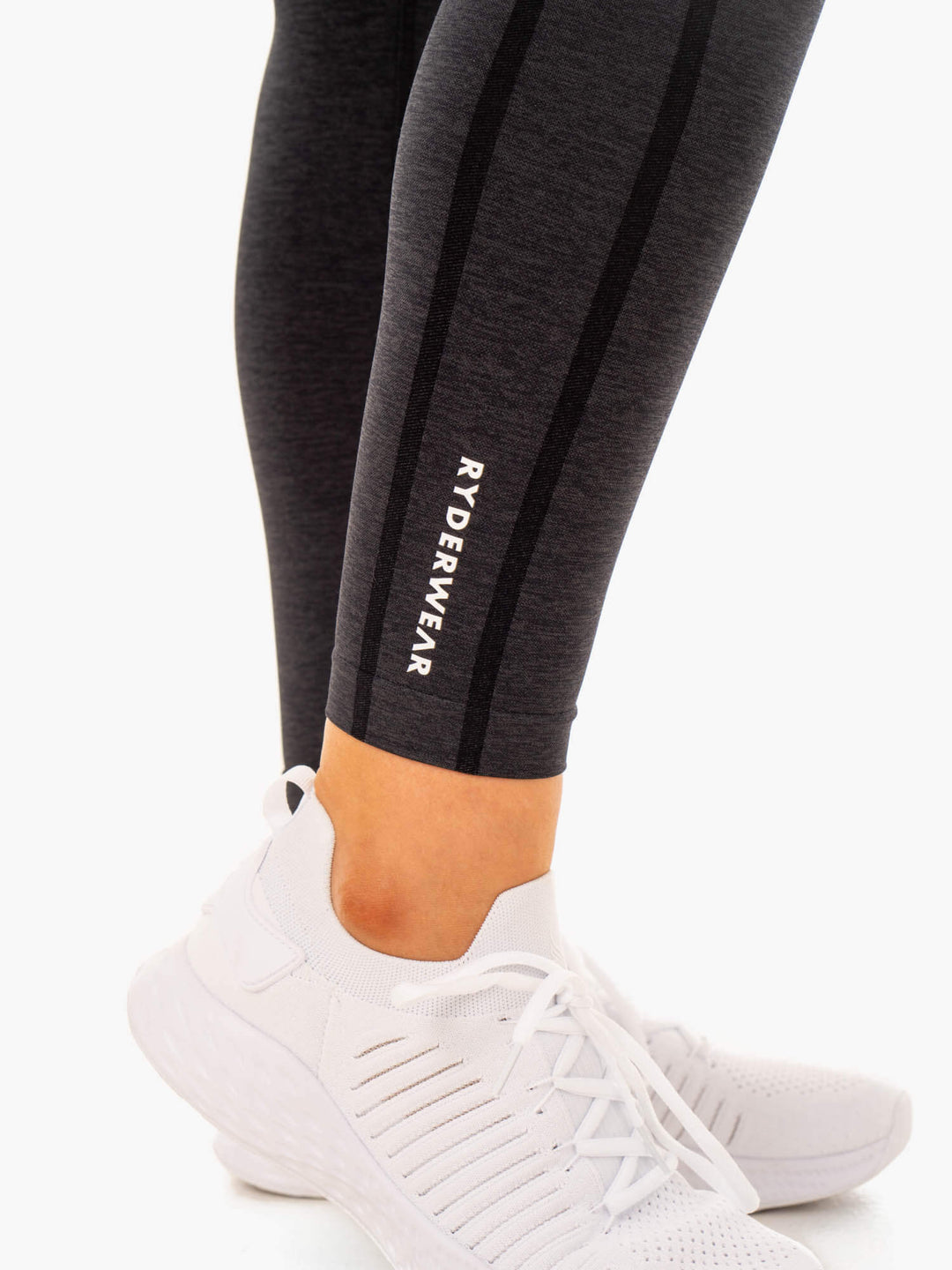 Enhance Scrunch Bum Seamless Leggings - Black Clothing Ryderwear 