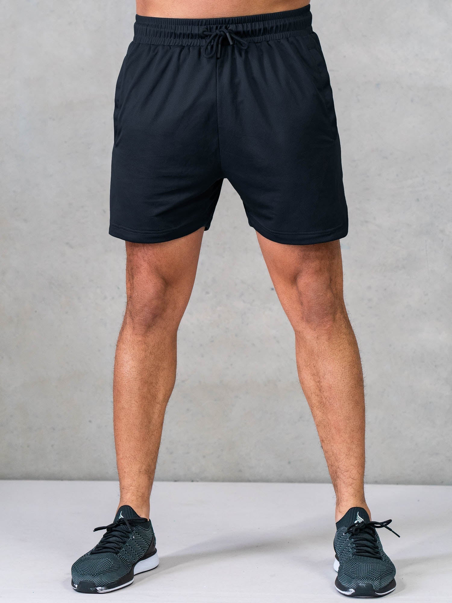メンズウェア RUFFLOG NYLON STRETCH SHORTS BLACK NYLON STRETCH SHORTS｜若年層向けゴルフアパレル セレクトショップ