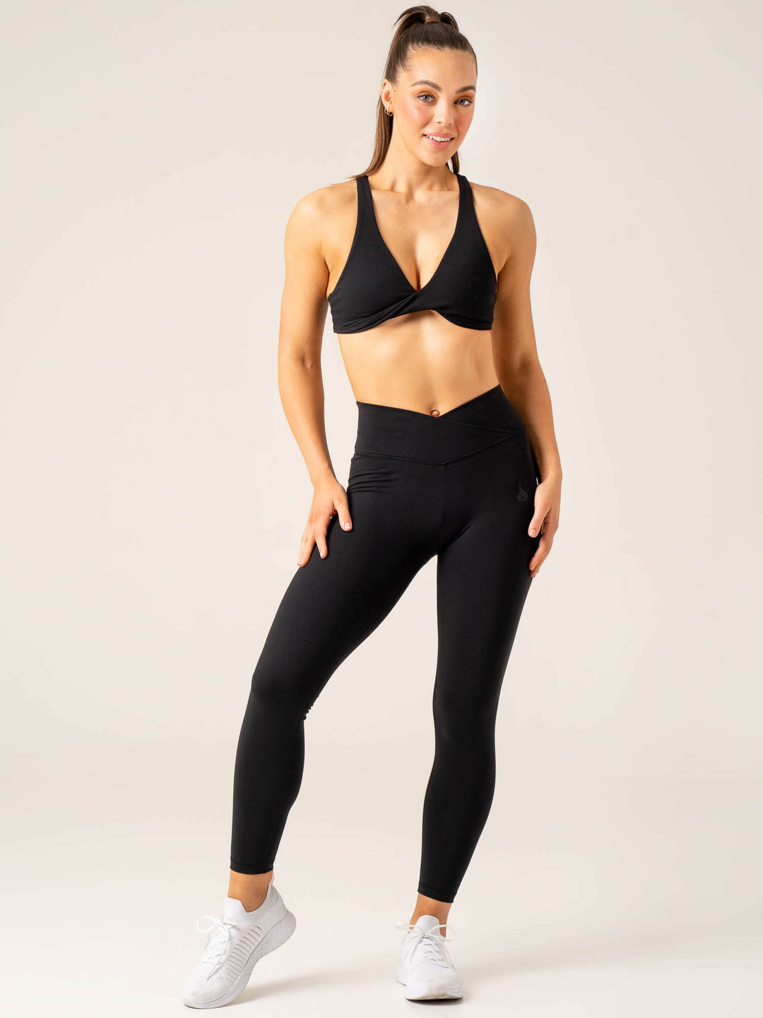 Momentum Twist Sports Bra - Black Clothing Ryderwear 